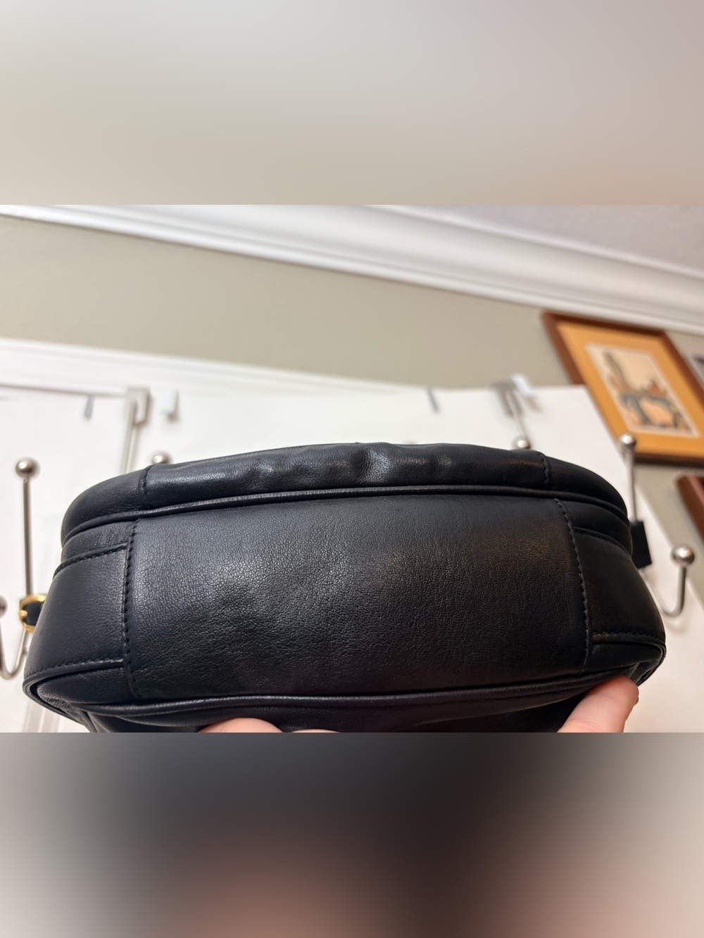 Vintage 1970s Gucci Black Leather Scoop Flap Crossbody Bag 001-113-0195 - Picture 6 of 16